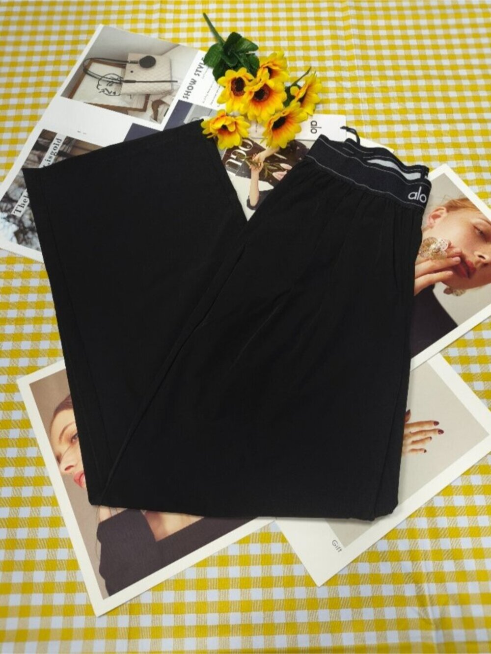 😉NWT Alo Yoga Black Versatil Pants 30-inch Classic Hot Selling Item💥 - Picture 3 of 7